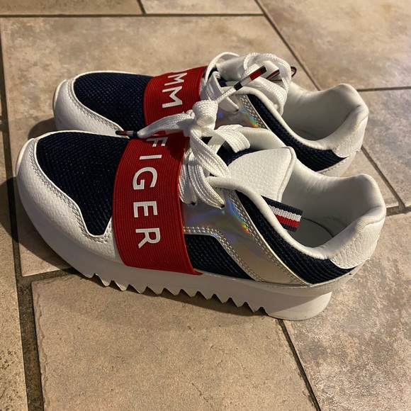Tommy Hilfiger girls shoes size 1 - Picture 2 of 6